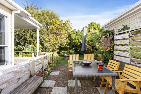 Photo of property in 6 Lillian Place, Orewa, 0931