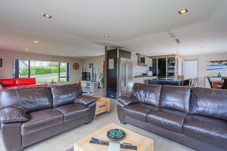 Photo of property in 52 Newbury Place, Schnapper Rock, Auckland, 0632