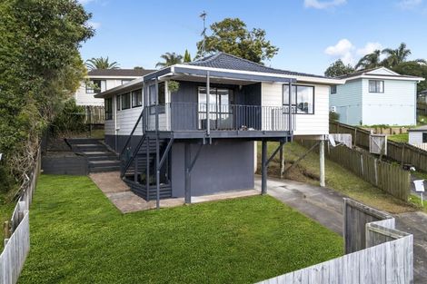Photo of property in 12 Halloran Place, Massey, Auckland, 0614