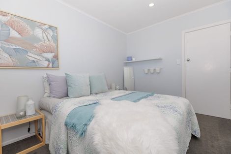 Photo of property in 10 Cotswold Crescent, Newlands, Wellington, 6037