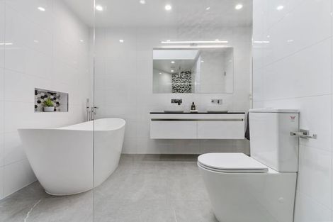 Photo of property in 11 Tyrico Close, Unsworth Heights, Auckland, 0632