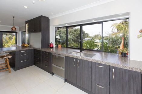 Photo of property in 36 Ripiro Drive, Baylys Beach, Dargaville, 0377