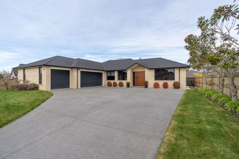 Photo of property in 7 Gibbston Close, Huntington, Hamilton, 3210