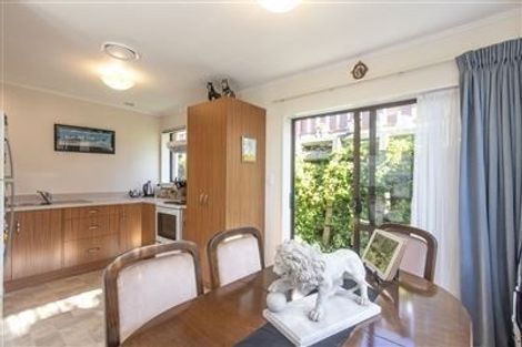 Photo of property in 4f2 Stewart Drive, Newlands, Wellington, 6037