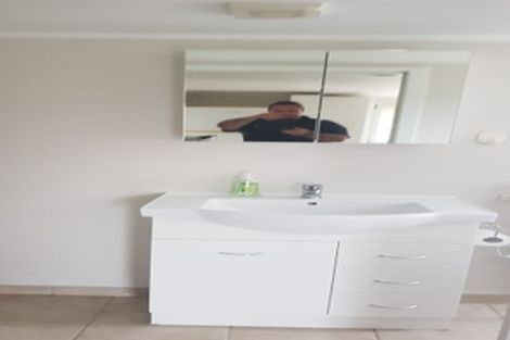 Photo of property in 37 John Dee Crescent, Red Beach, 0932