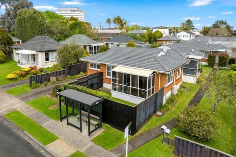 Photo of property in 1/4 Waterloo Road, Milford, Auckland, 0620