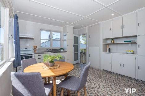 Photo of property in 11 Link Road, Newlands, Wellington, 6037