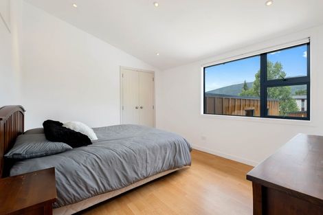 Photo of property in 2 Cleland Close, Wanaka, 9382