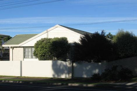 Photo of property in 305 Hobsonville Road, Hobsonville, Auckland, 0618