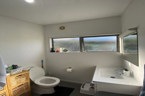 Photo of property in 21f8 Collins Avenue, Tawa, Wellington, 5028