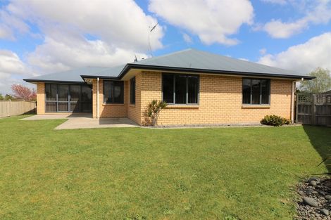 Photo of property in 14 Farleigh Close, Huntington, Hamilton, 3210