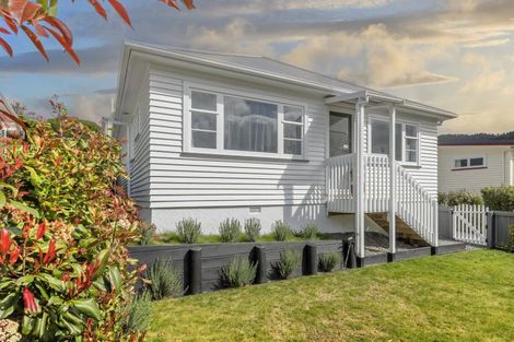 Photo of property in 45 The Drive, Tawa, Wellington, 5028