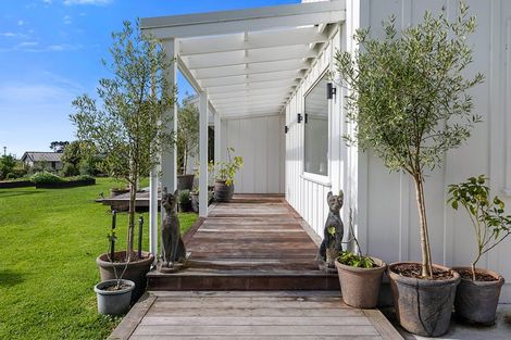 Photo of property in 130 Cross Road, Lepperton, New Plymouth, 4373