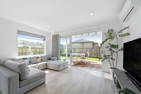 Photo of property in 21 Tyler Davies Drive, Red Beach, 0932