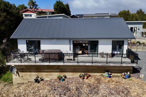 Photo of property in 14 Waterview Place, Haruru, 0204