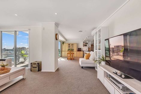 Photo of property in 12/72a Devonport Road, Tauranga, 3110