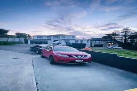 Photo of property in 23 Bartells Drive, Goodwood Heights, Auckland, 2105