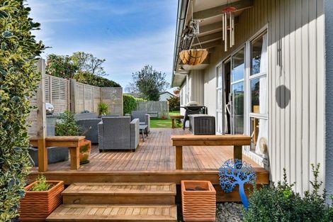 Photo of property in 2a Lipscombe Crescent, Havelock North, 4130