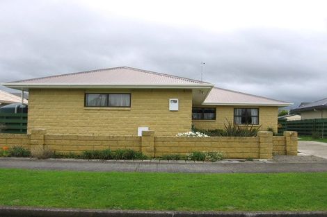 Photo of property in 28 Parnell Heights Drive, Kelvin Grove, Palmerston North, 4414