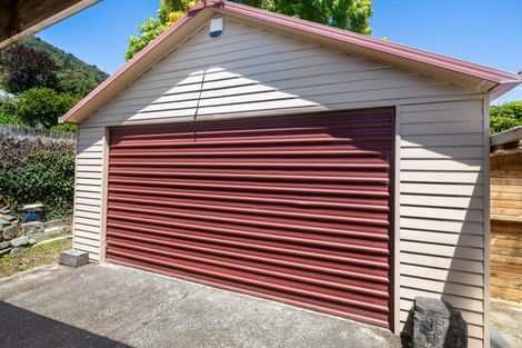 Photo of property in 62 Waikawa Road, Picton, 7220