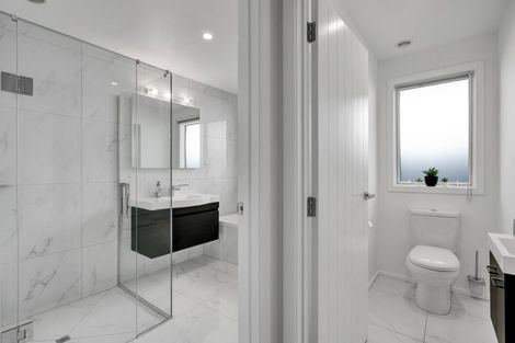 Photo of property in 4 Vardon Way, Waiwhakaiho, New Plymouth, 4312