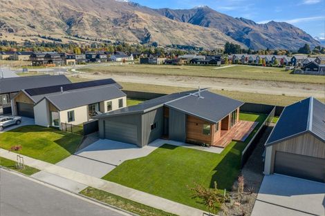 Photo of property in 9 Packer Road, Wanaka, 9382