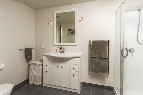 Photo of property in 22 Kiteroa Terrace, Rothesay Bay, Auckland, 0630