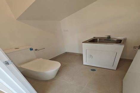 Photo of property in 4 Rauemi Way, Te Atatu South, Auckland, 0610