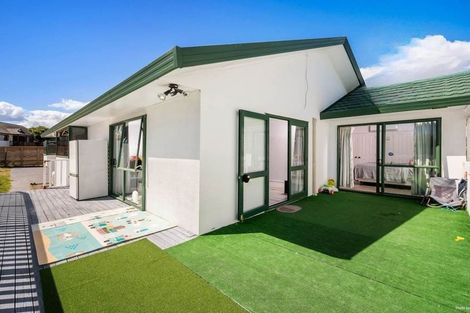 Photo of property in 28 Wai Iti Place, Clendon Park, Auckland, 2103