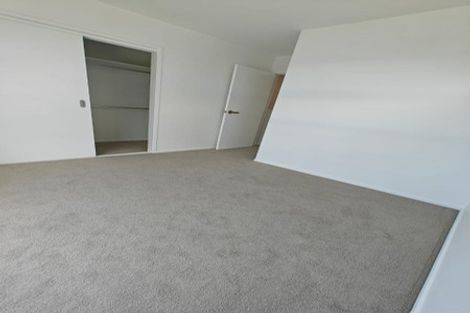 Photo of property in 4 Rauemi Way, Te Atatu South, Auckland, 0610
