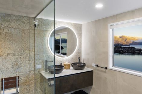 Photo of property in 10 Peregrine Place, Queenstown, 9300