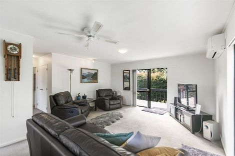 Photo of property in 2/6 Fernlea Rise, Bayview, Auckland, 0629
