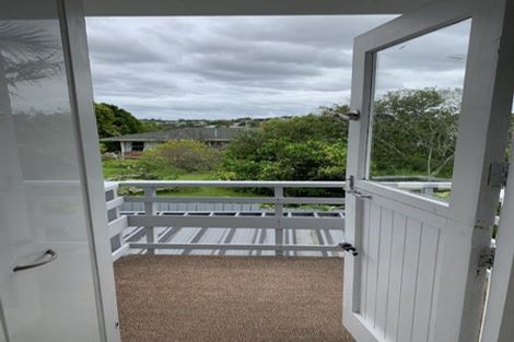 Photo of property in 2/65 Cliff View Drive, Green Bay, Auckland, 0604
