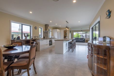 Photo of property in 11 Rathbone Street, Waipawa, 4210