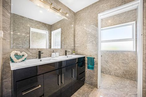 Photo of property in 28 Shah Place, Glen Eden, Auckland, 0602