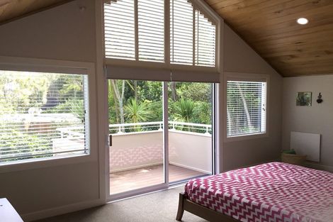 Photo of property in 21 Woodfern Crescent, Titirangi, Auckland, 0604
