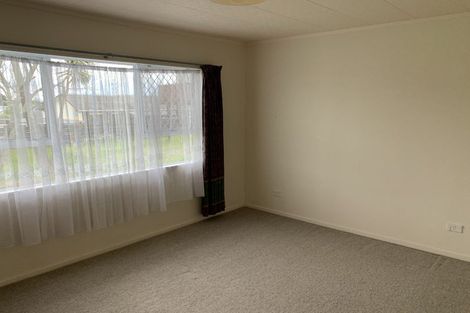 Photo of property in 2/82 Roberts Road, Te Atatu South, Auckland, 0610