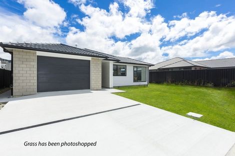 Photo of property in 8 Passchendaele Grove, Trentham, Upper Hutt, 5018