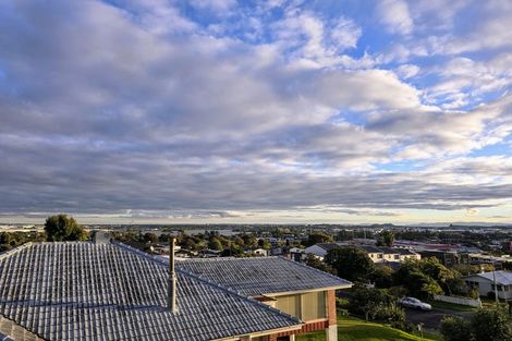 Photo of property in 8 Lewis Road, Pakuranga, Auckland, 2010