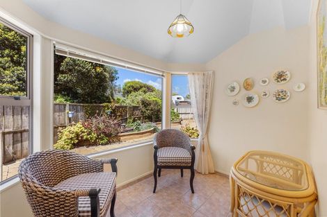 Photo of property in 11 Marewa Place, Waikanae Beach, Waikanae, 5036