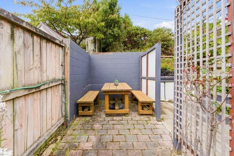 Photo of property in 42 Cliffs Road, Saint Clair, Dunedin, 9012