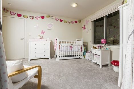 Photo of property in 22 Kiteroa Terrace, Rothesay Bay, Auckland, 0630
