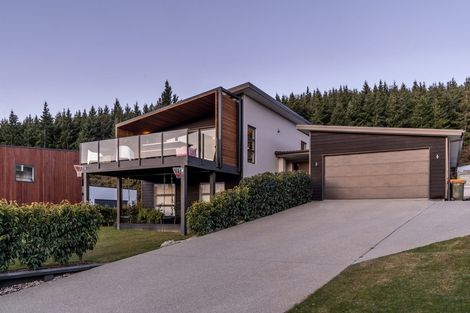 Photo of property in 8 Edgewood Place, Wanaka, 9305