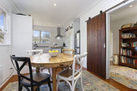 Photo of property in 30 Arosa Place, Forrest Hill, Auckland, 0620