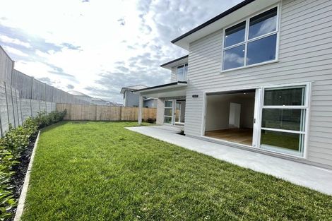 Photo of property in 24 Onekura Street, Red Beach, 0932