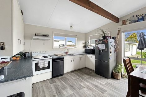 Photo of property in 41 Somerset Crescent, Highbury, Palmerston North, 4412