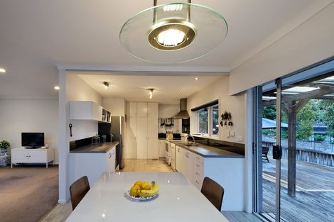 Photo of property in 12 Havelle Avenue, Titirangi, Auckland, 0604