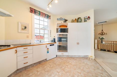 Photo of property in 19 Selwyn Terrace, Thorndon, Wellington, 6011
