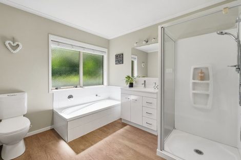 Photo of property in 11 Barometer Way, Pyes Pa, Tauranga, 3112