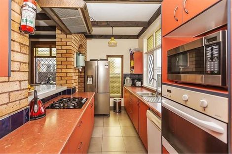 Photo of property in 98 Endeavour Street, Lyall Bay, Wellington, 6022